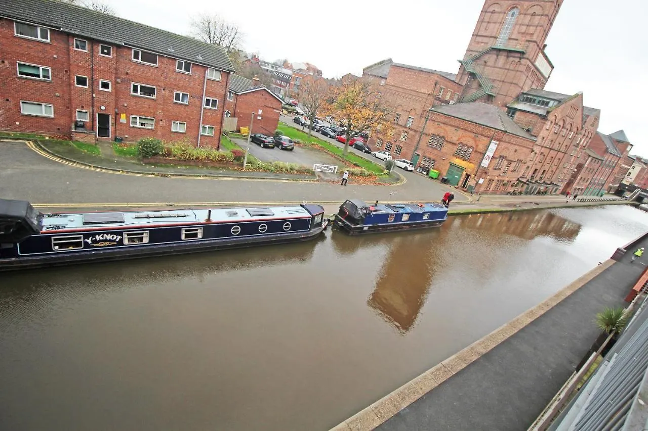 Holiday home Canal Side Apartment In Chester