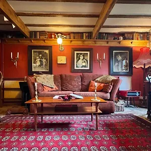 https://the-writers-cottage-intriguing-romantic.yorkshirehotels.net