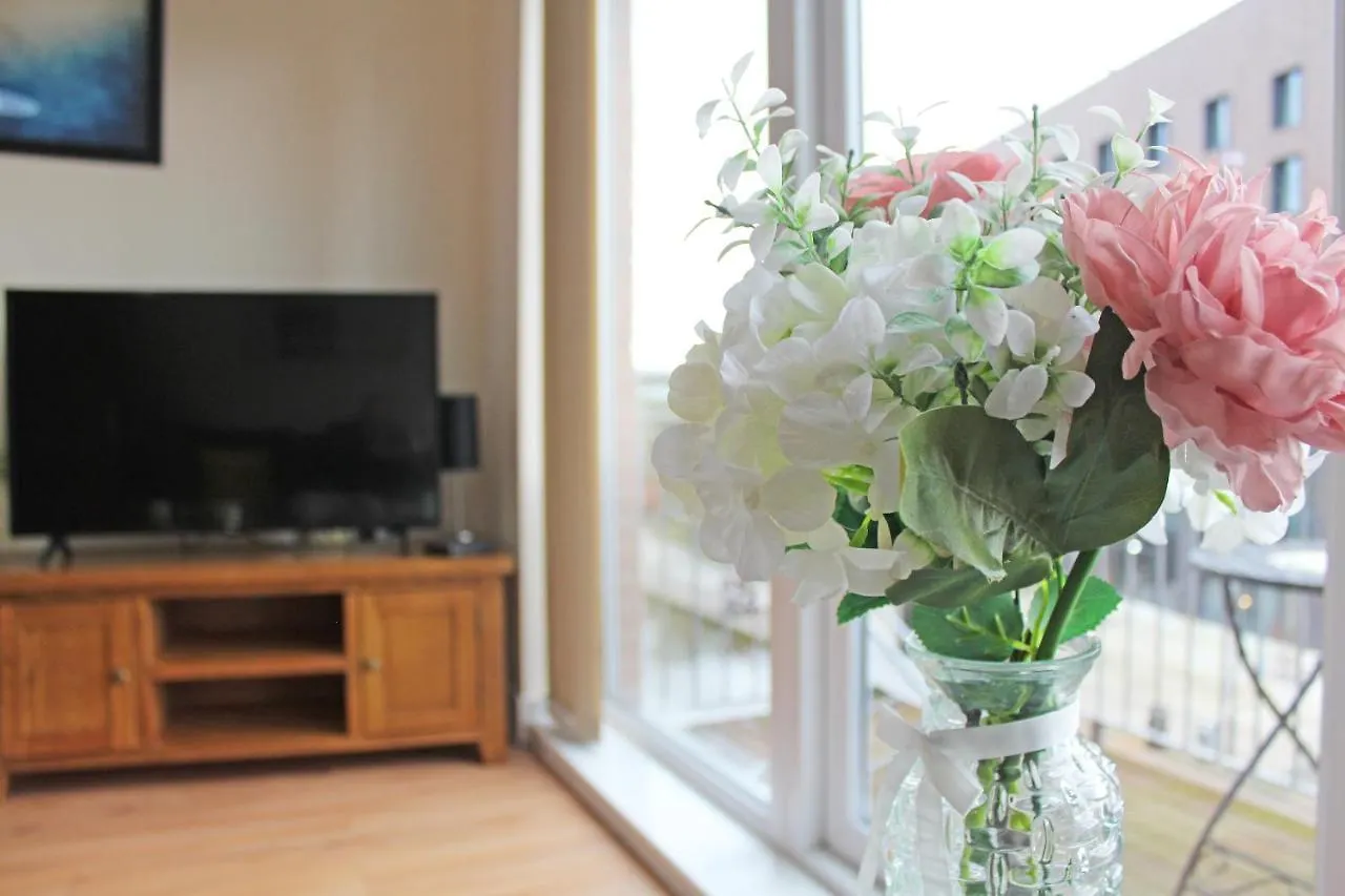 Дом отдыха Canal Side Apartment In Честер